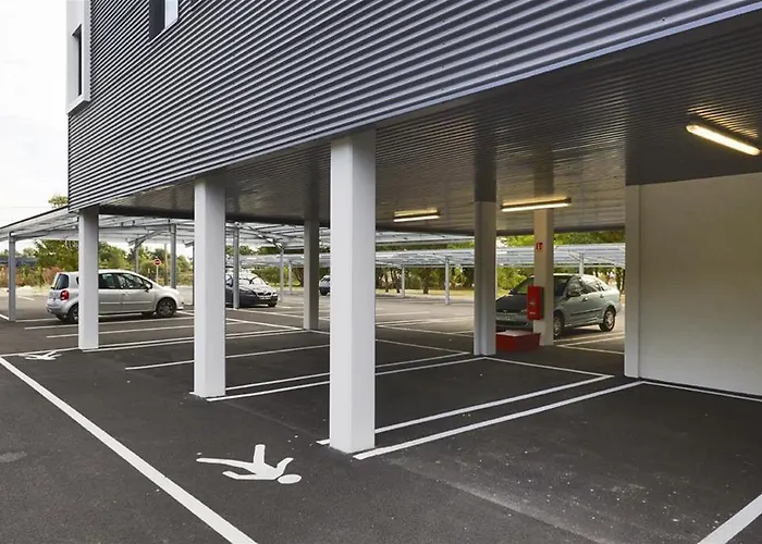 Hotel Campanile Bordeaux Ouest - Aeroport 3*